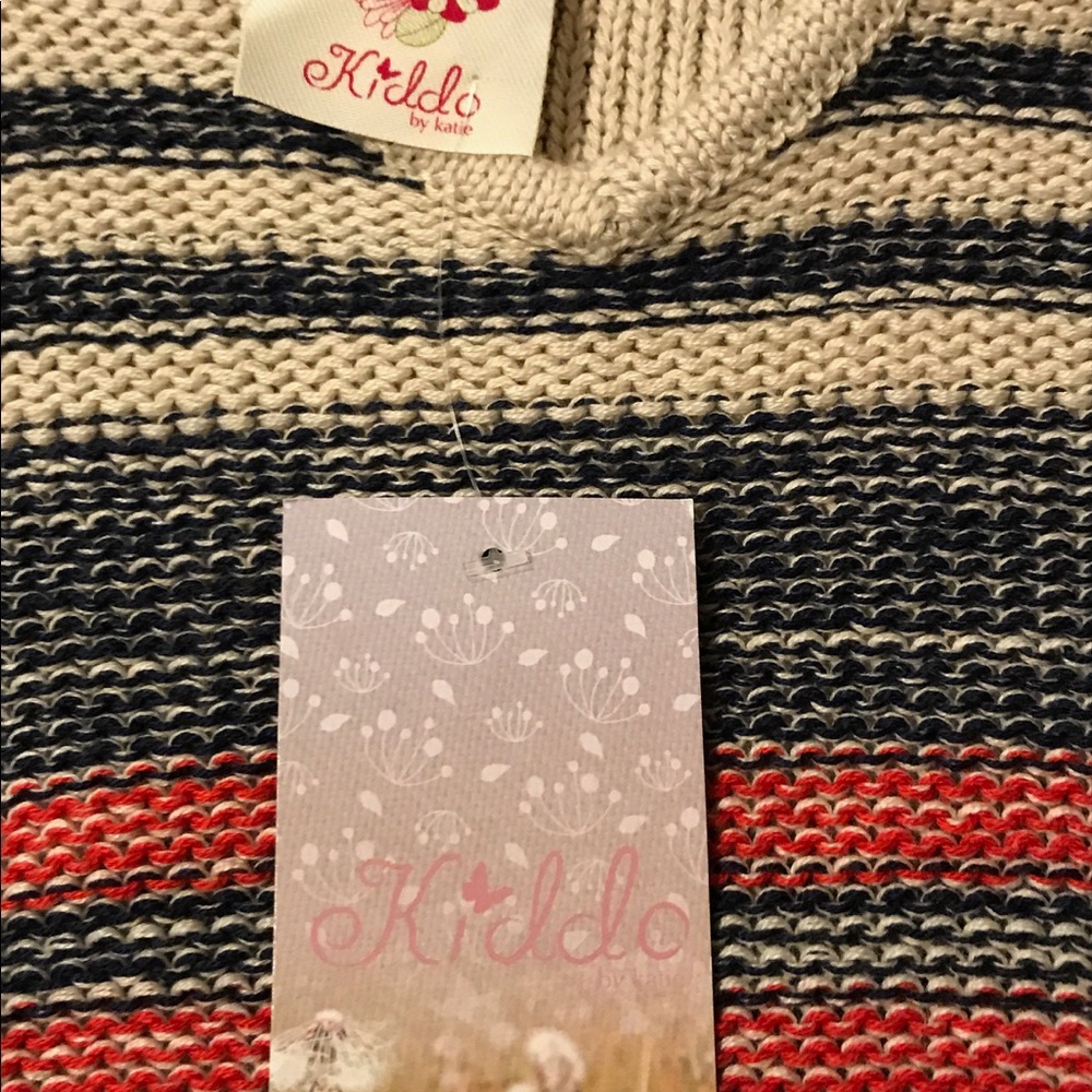Poncho - Picture 3 of 3